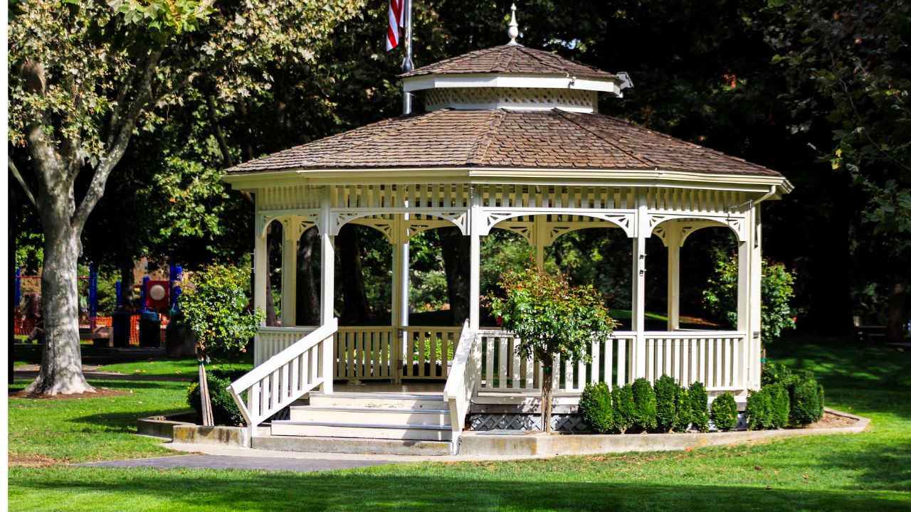 Pergolas vs Gazebos: How to Decide Based on Your Lifestyle and Needs?